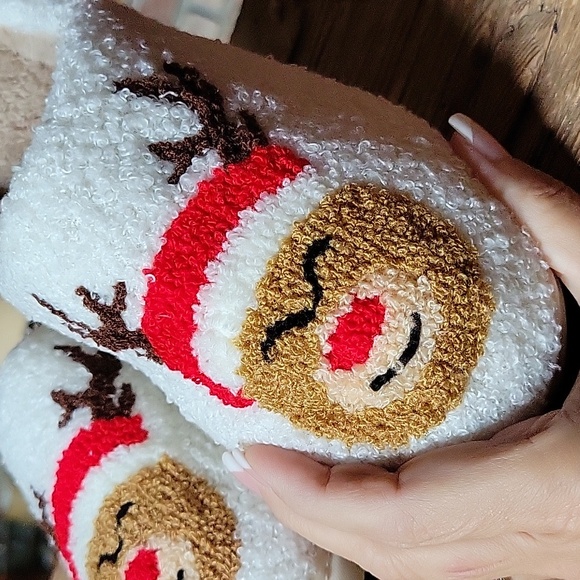 REINDEER SLIPPERS - Picture 3 of 8